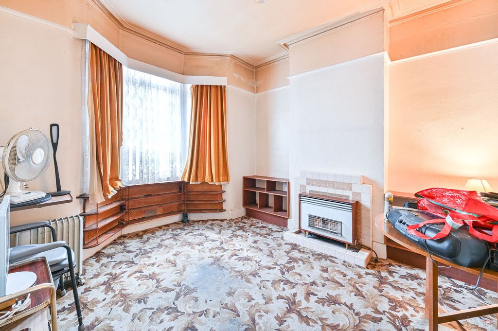 Property photo 3 of 14