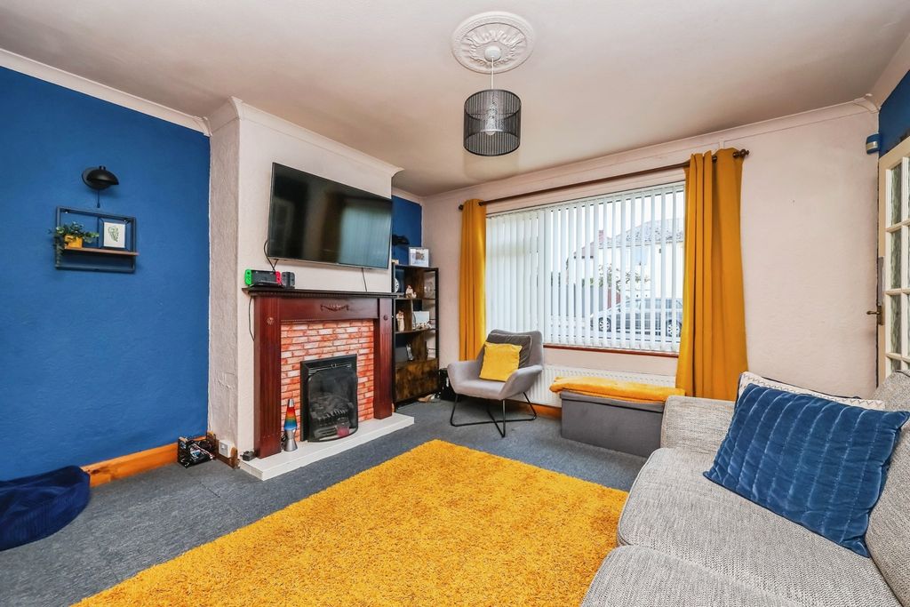 Property photo 3 of 21 Pbox-Img.Jpg