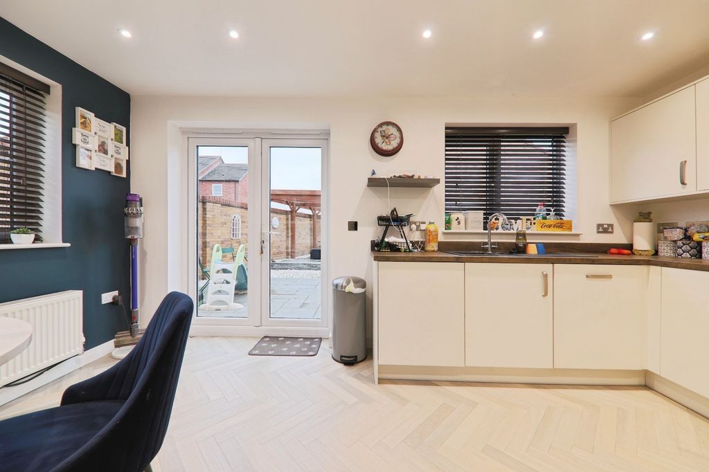 Property photo 3 of 17 4857014