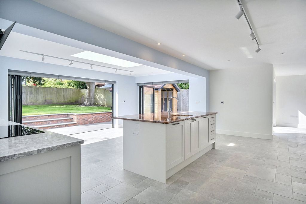 Property photo 3 of 24 Picture No. 11