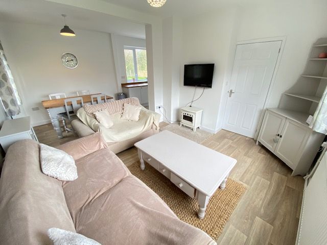 Property photo 2 of 20 Lounge