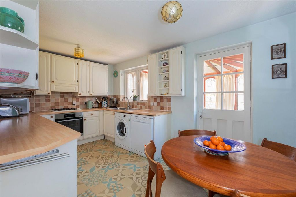 Property photo 3 of 14 5 Pearl Gardens-11.Jpg