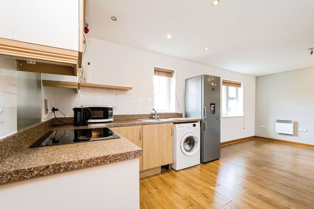 Property photo 3 of 17 Kitchen