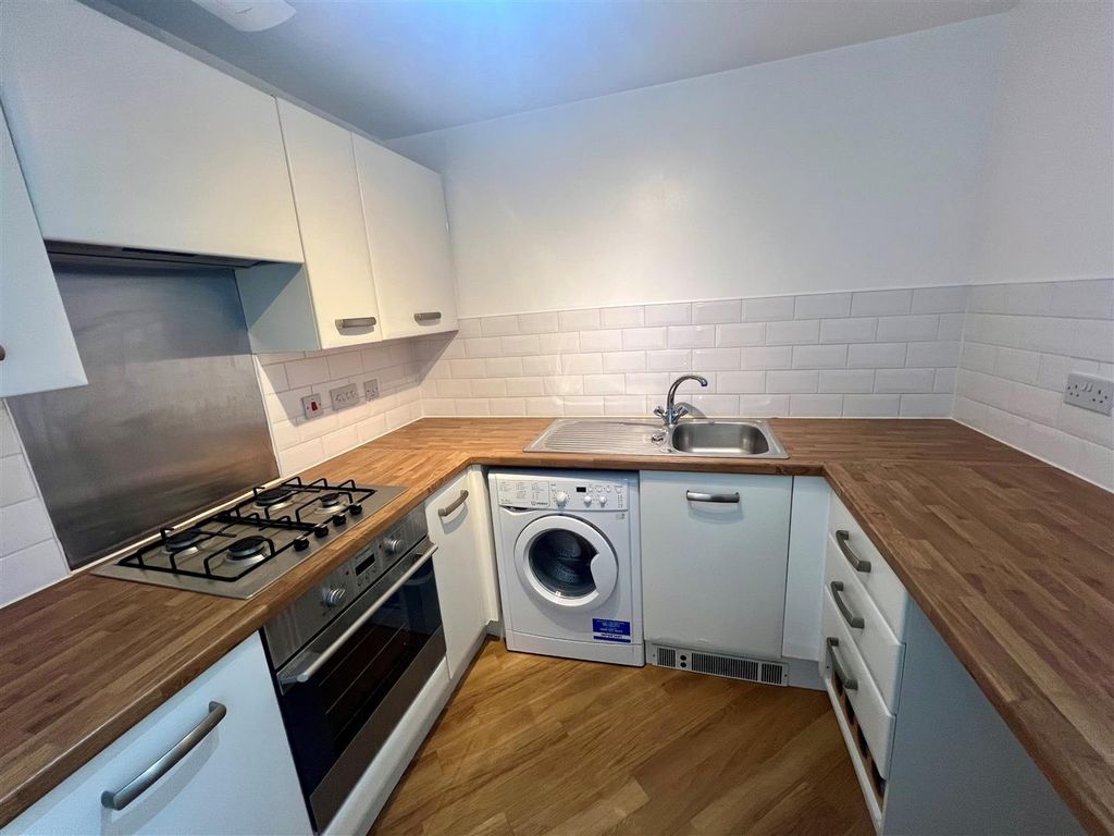 Property photo 2 of 9 Kitchen.Jpg
