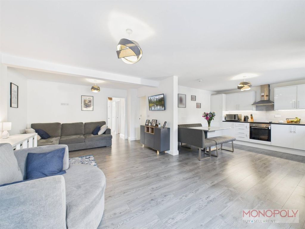 Property photo 2 of 31 Cam01943G0-Pr0589-Still009.Jpg