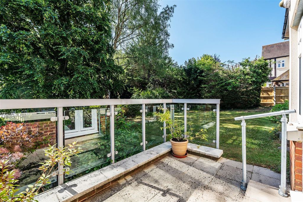 Property photo 2 of 13 15-Harroway-Manor-15.Jpg