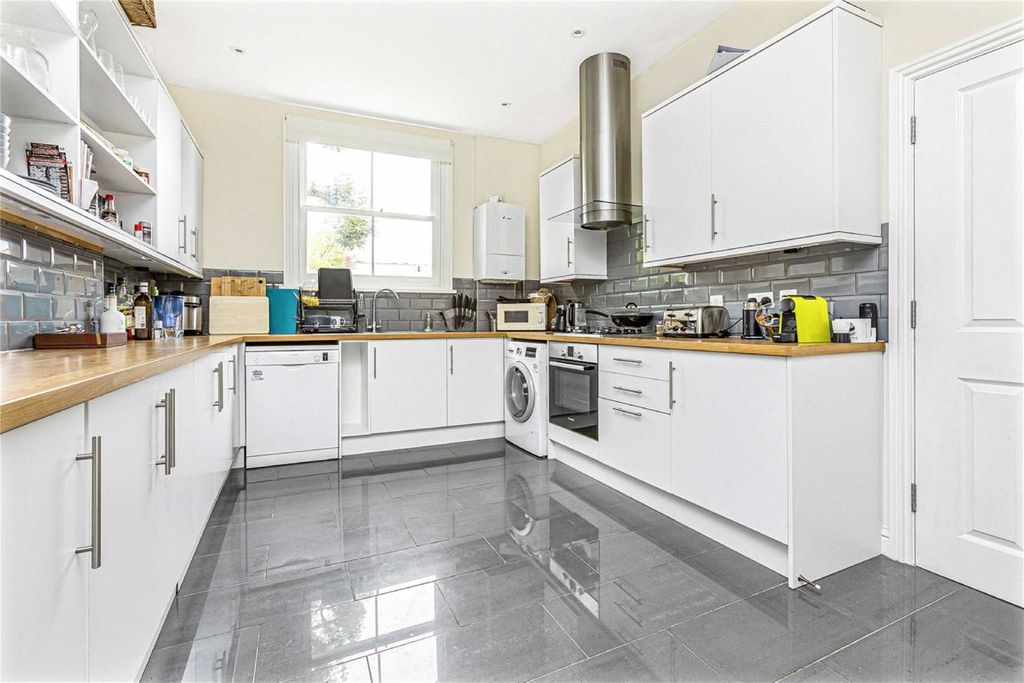 Property photo 3 of 6