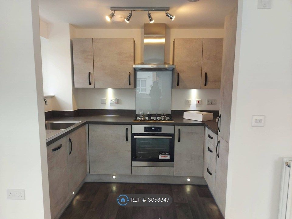Property photo 3 of 13 Kitchen