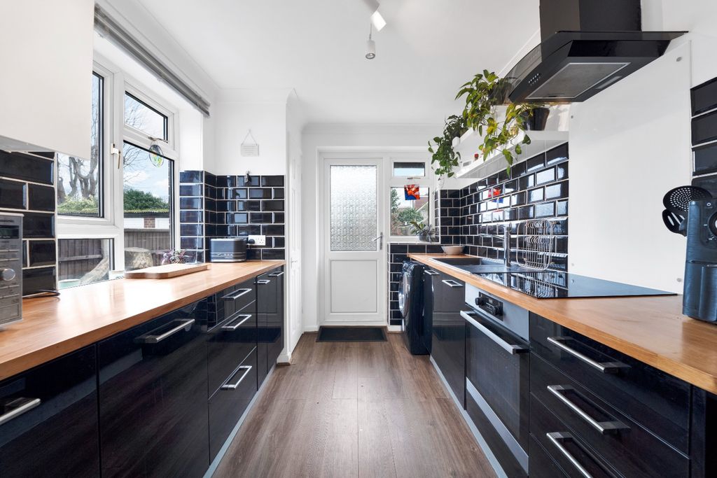 Property photo 3 of 14 1537663