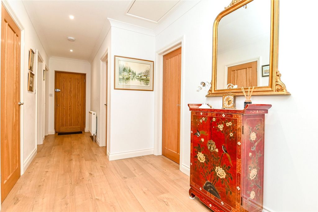 Property photo 3 of 19 Picture No. 05