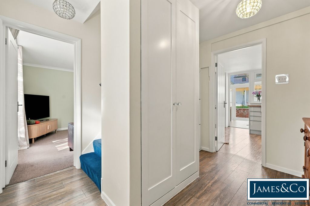 Property photo 3 of 14 Busheycroftb