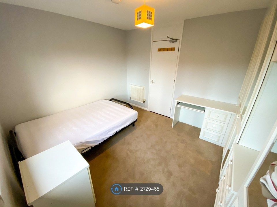 Property photo 3 of 35 Room No3