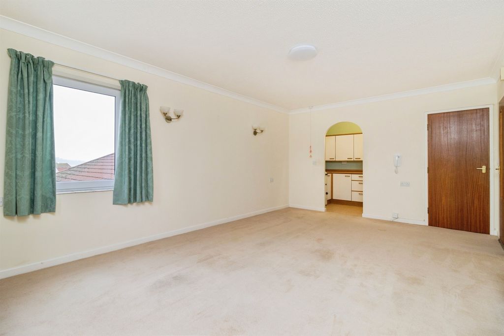 Property photo 3 of 20