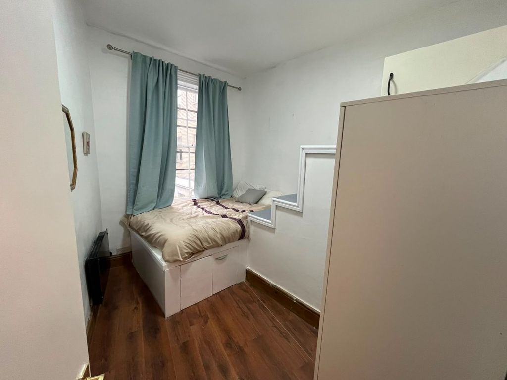Property photo 3 of 8 4079242