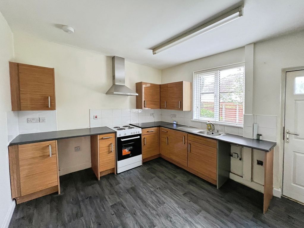 Property photo 3 of 16 Kitchen