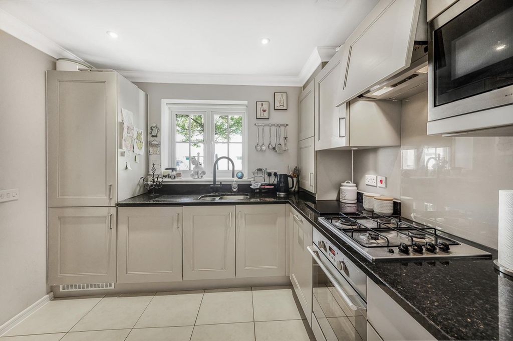 Property photo 3 of 20 Kitchen