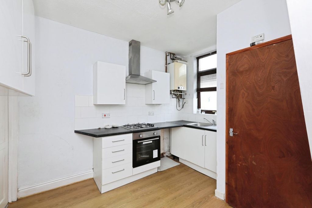 Property photo 1 of 18 Kitchen