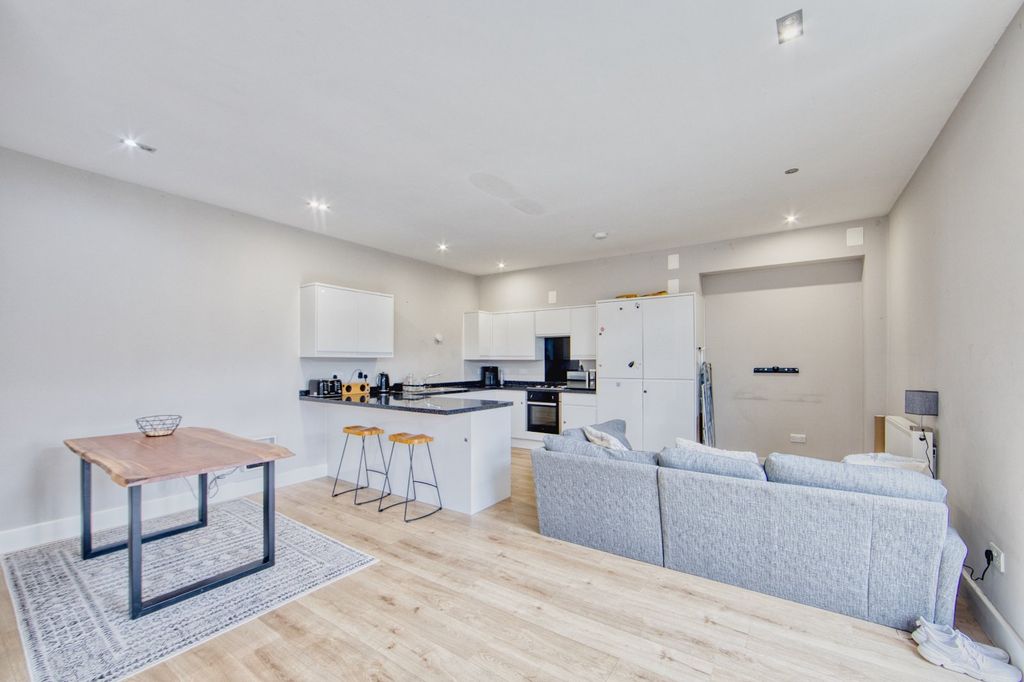 Property photo 2 of 7 Picture 2