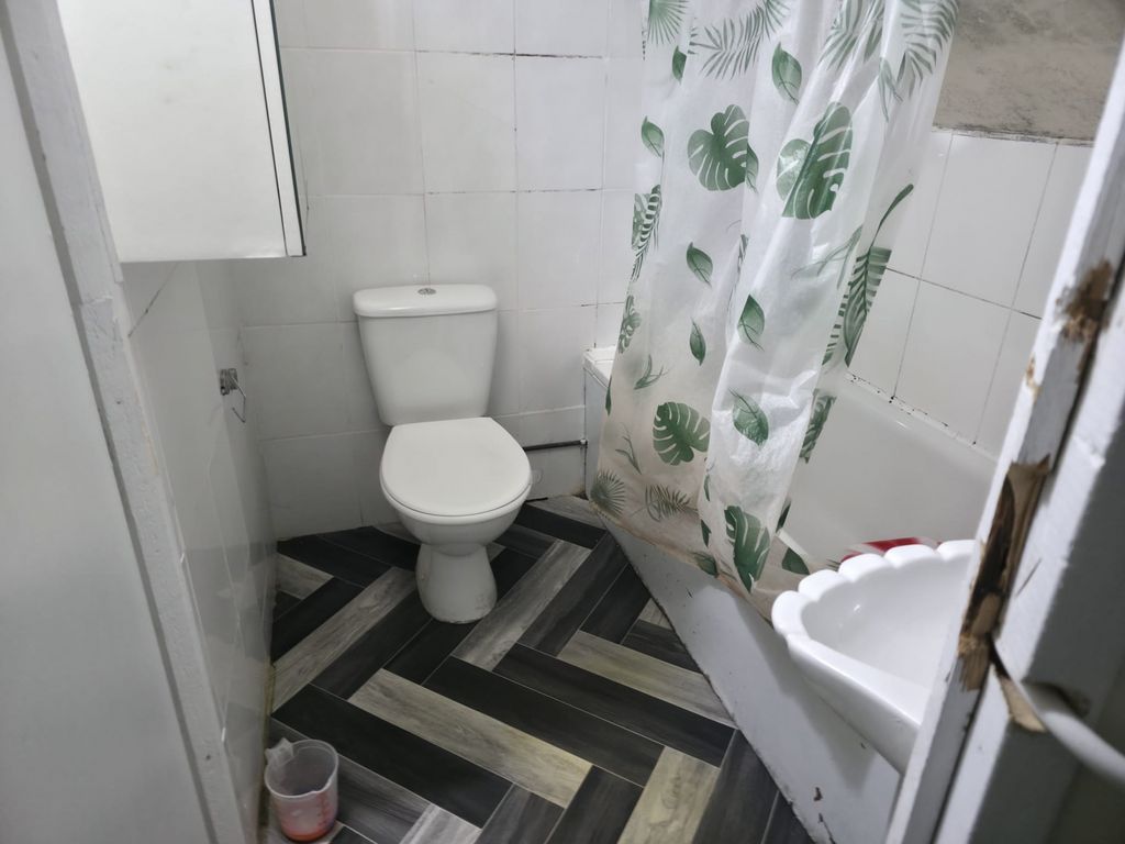 Property photo 3 of 8 Gallery