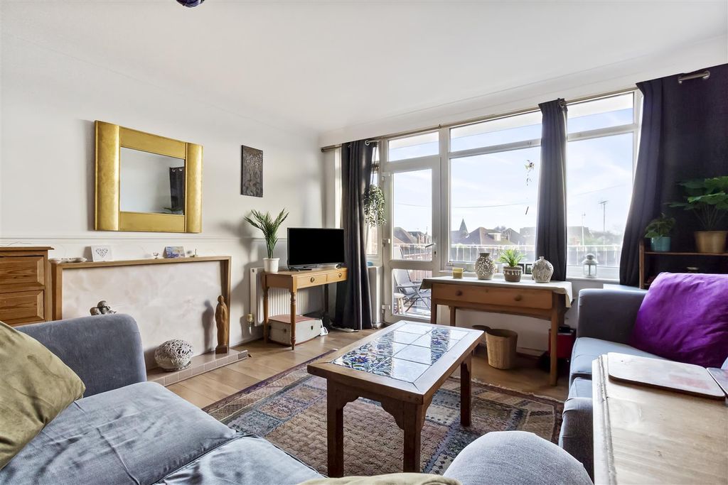 Property photo 2 of 19 Bramber Court, 9-007.Jpg