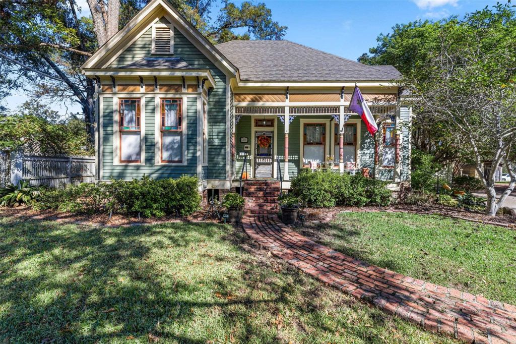Property photo 1 of 22