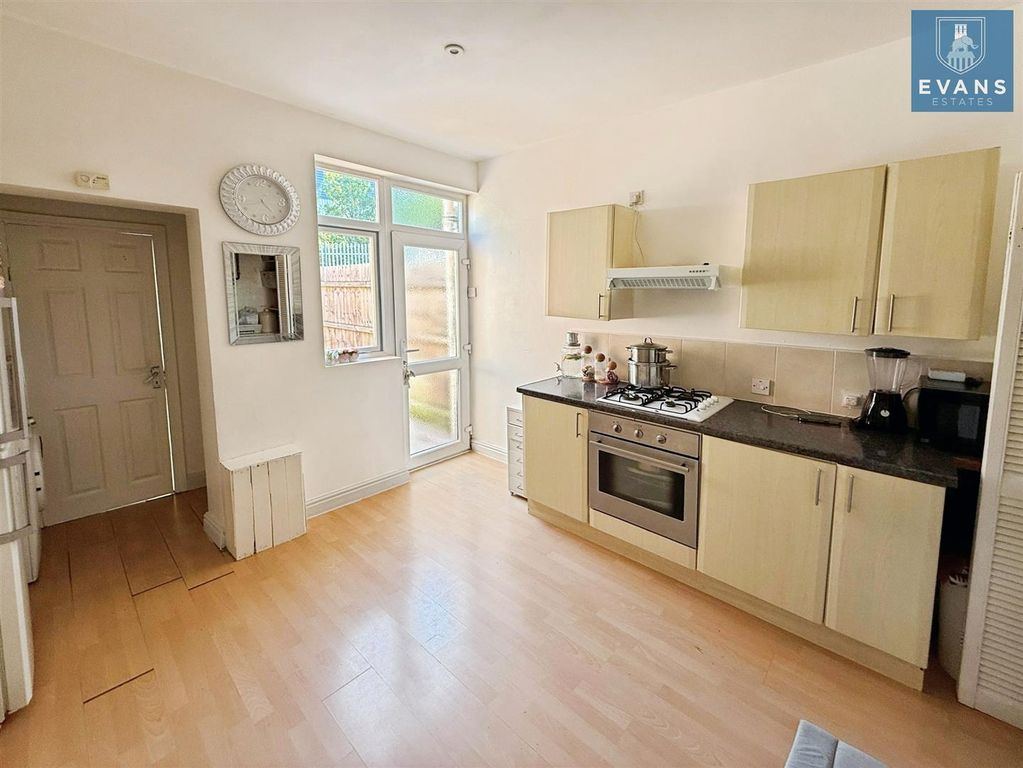 Property photo 2 of 8 Kitchen Diner