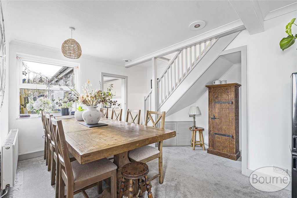 Property photo 2 of 28 Picture No. 18