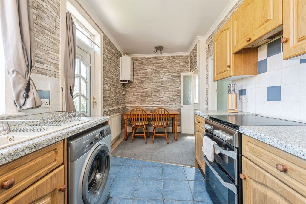 Property photo 3 of 11