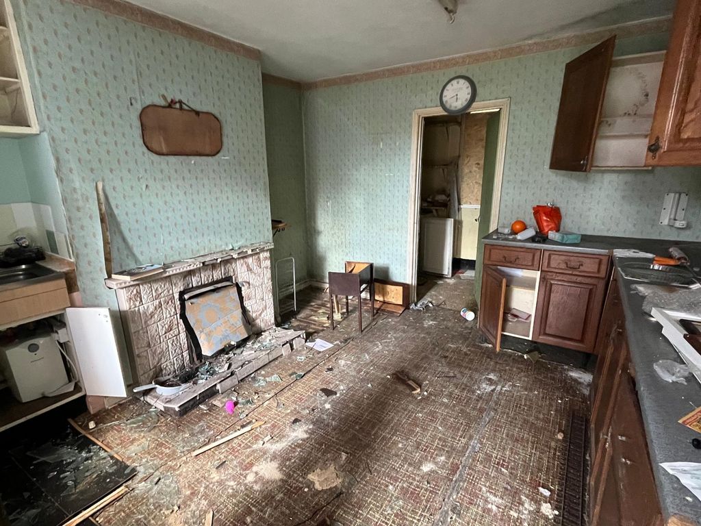 Property photo 2 of 8