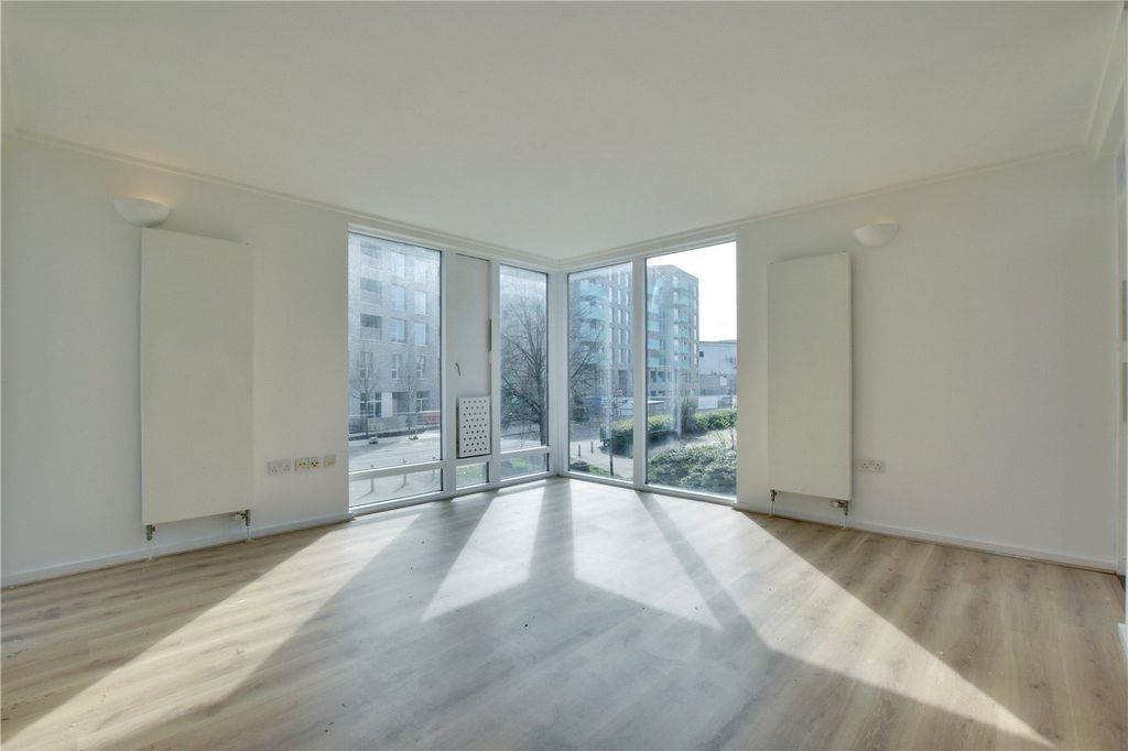 Property photo 2 of 15 Picture No. 11