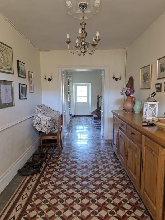 Property photo 2 of 25