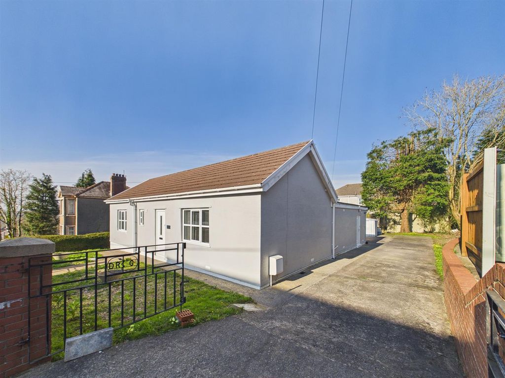 Property photo 3 of 18 Cam04045G0-Pr0079-Still021.Jpg