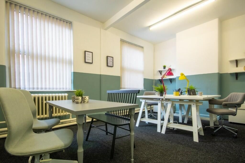 Property photo 3 of 11 Example Office 