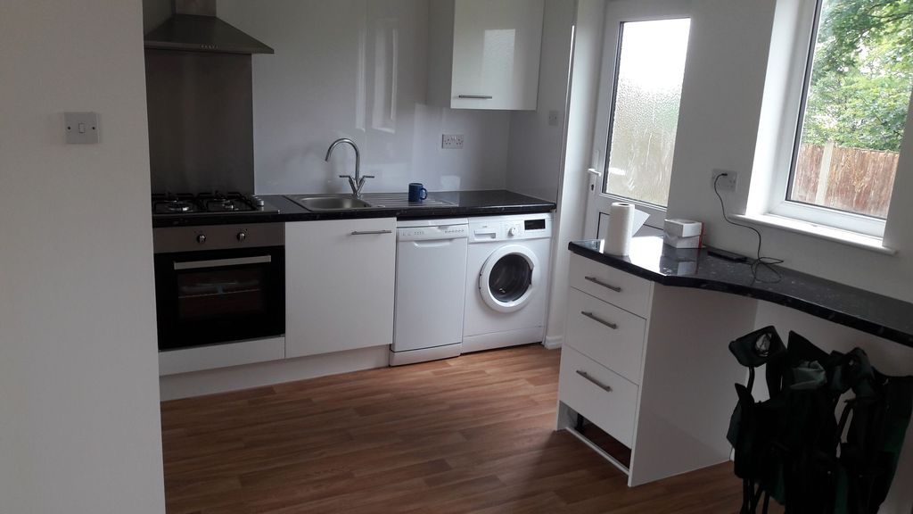 Property photo 2 of 7 Kitchen