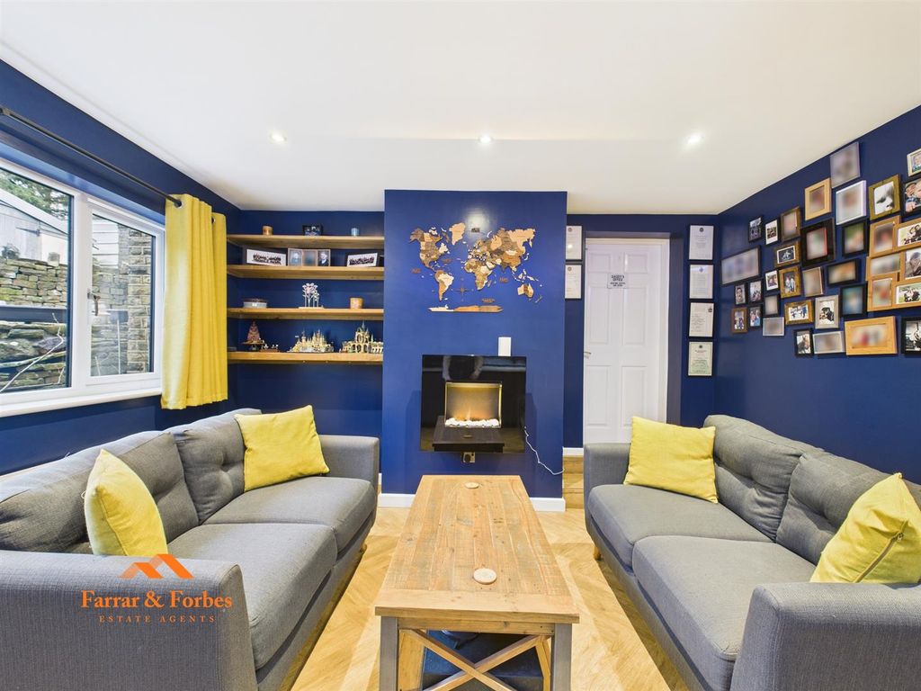 Property photo 3 of 39 Cam03956G0-Pr0200-Still026.Jpg