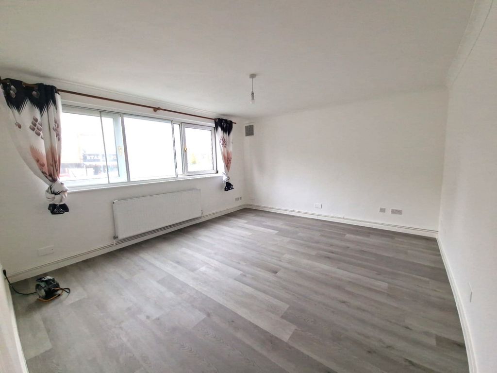 Property photo 3 of 7 Gallery