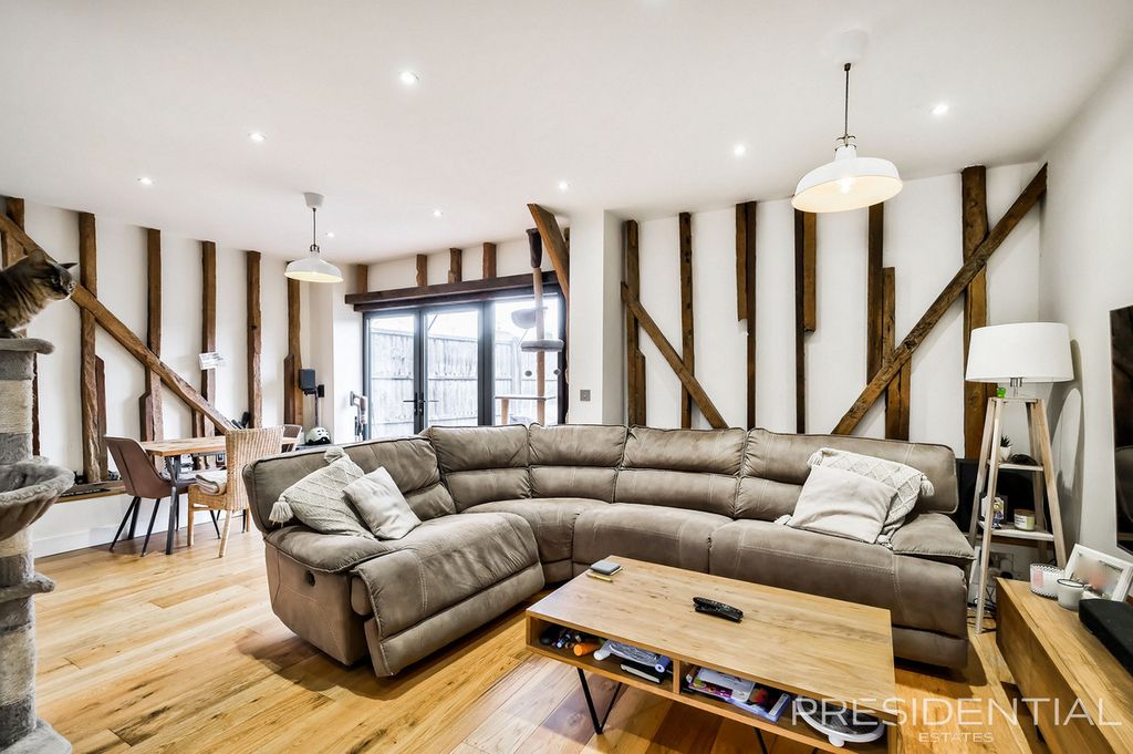 Property photo 3 of 23