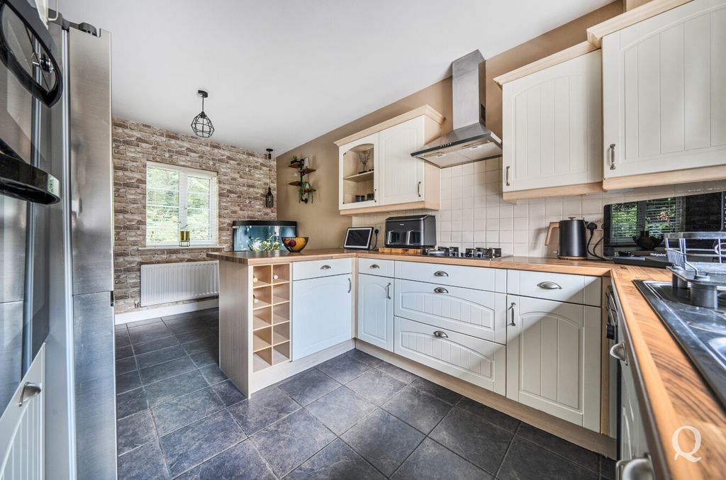 Property photo 2 of 30 F1d4c849-9A33-4d7...