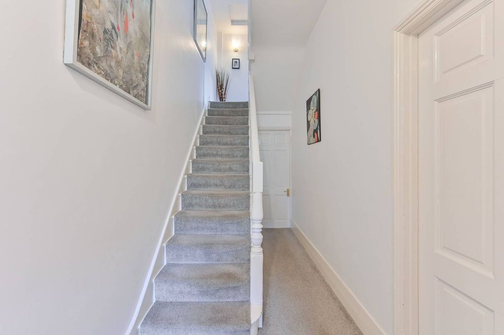 Property photo 3 of 28