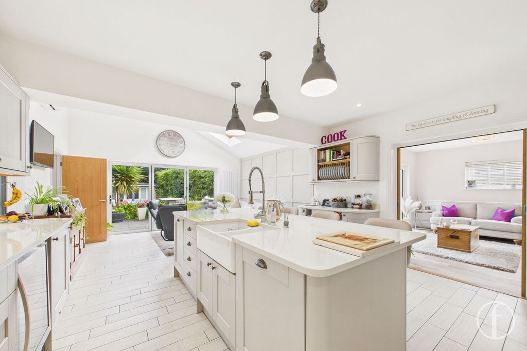 Property photo 2 of 26