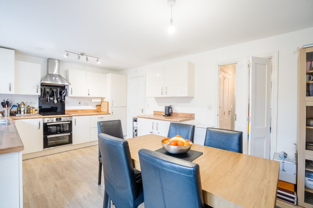 Property photo 3 of 29