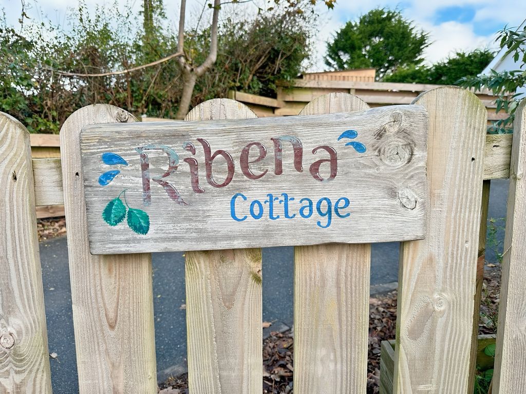 Property photo 3 of 27 Ribena Cottage