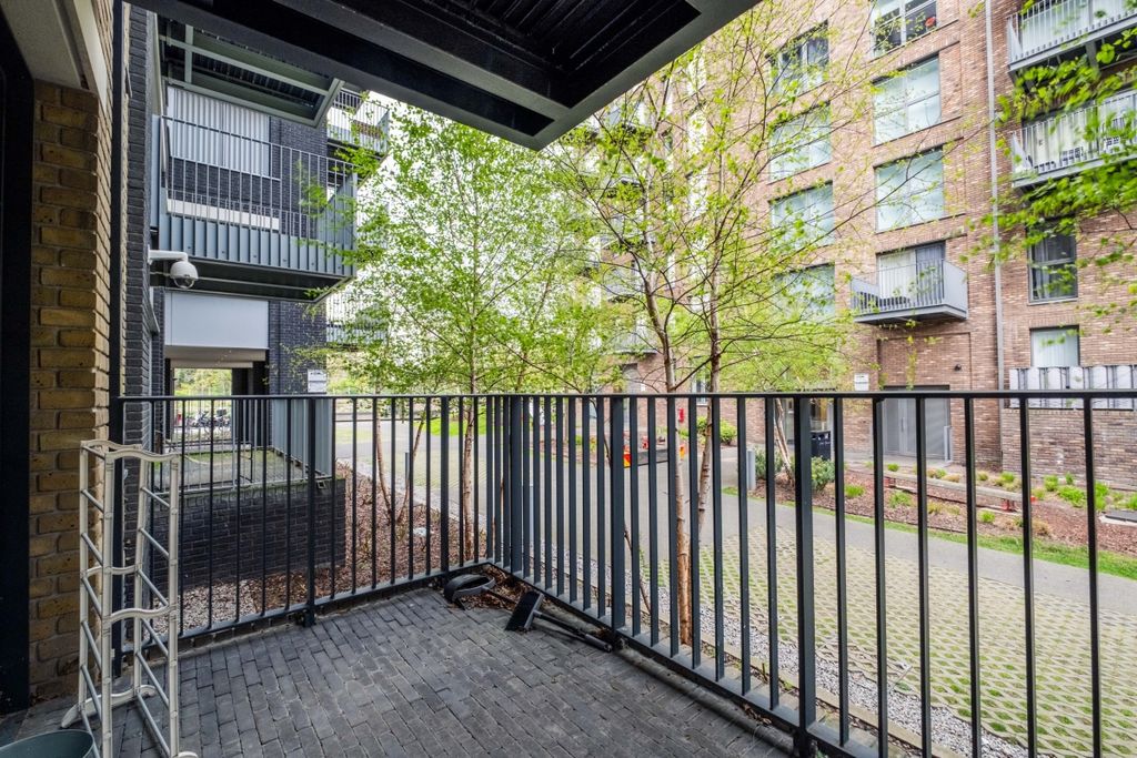 Property photo 2 of 9 G02_Serapis_House...