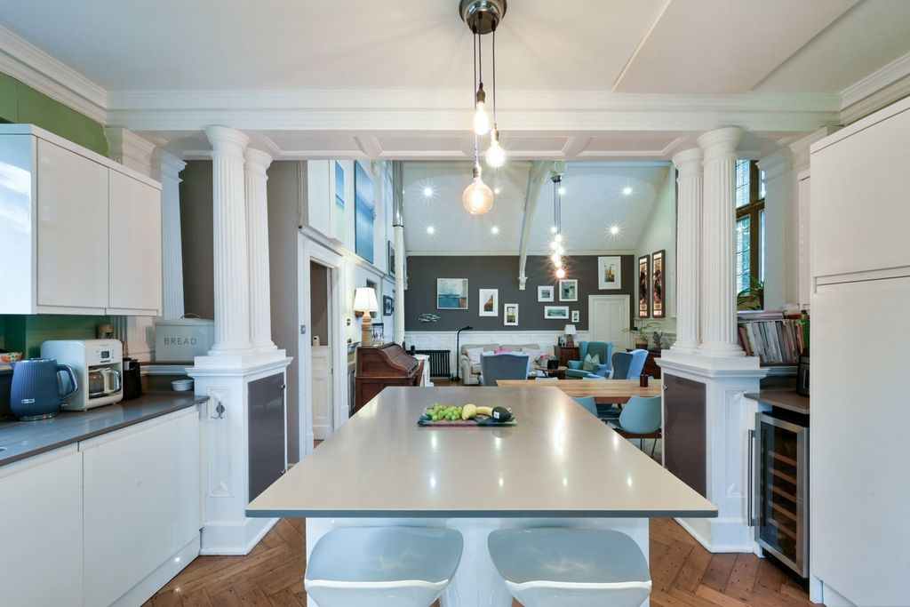 Property photo 3 of 31