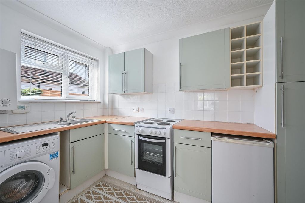 Property photo 3 of 12 Normanhurst Court (7).Jpg