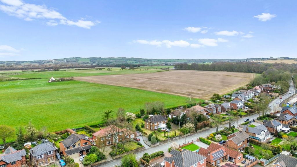 Property photo 2 of 33