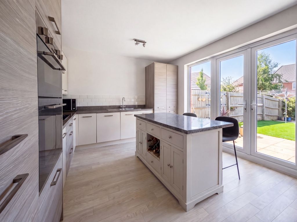 Property photo 3 of 14 5304484