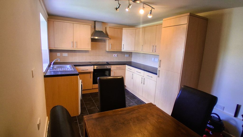 Property photo 3 of 6 Kitchen