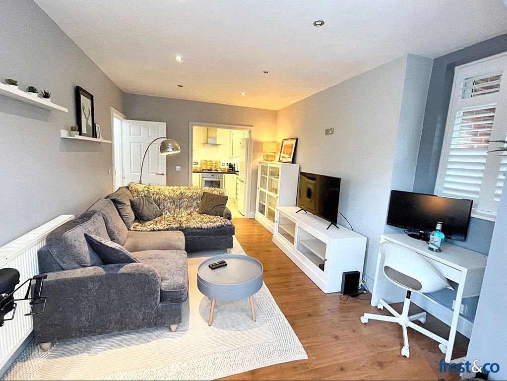 Property photo 3 of 8 Lounge