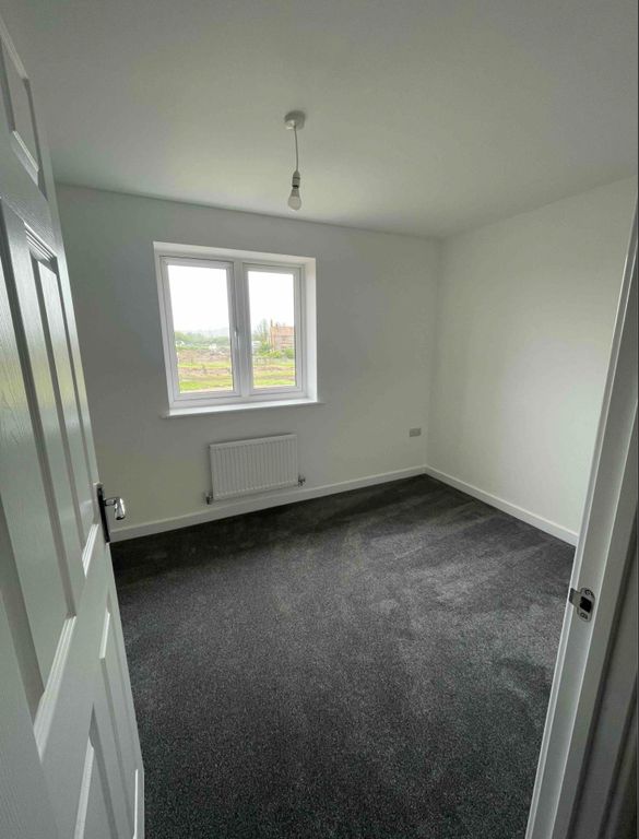 Property photo 3 of 8 Bedroom